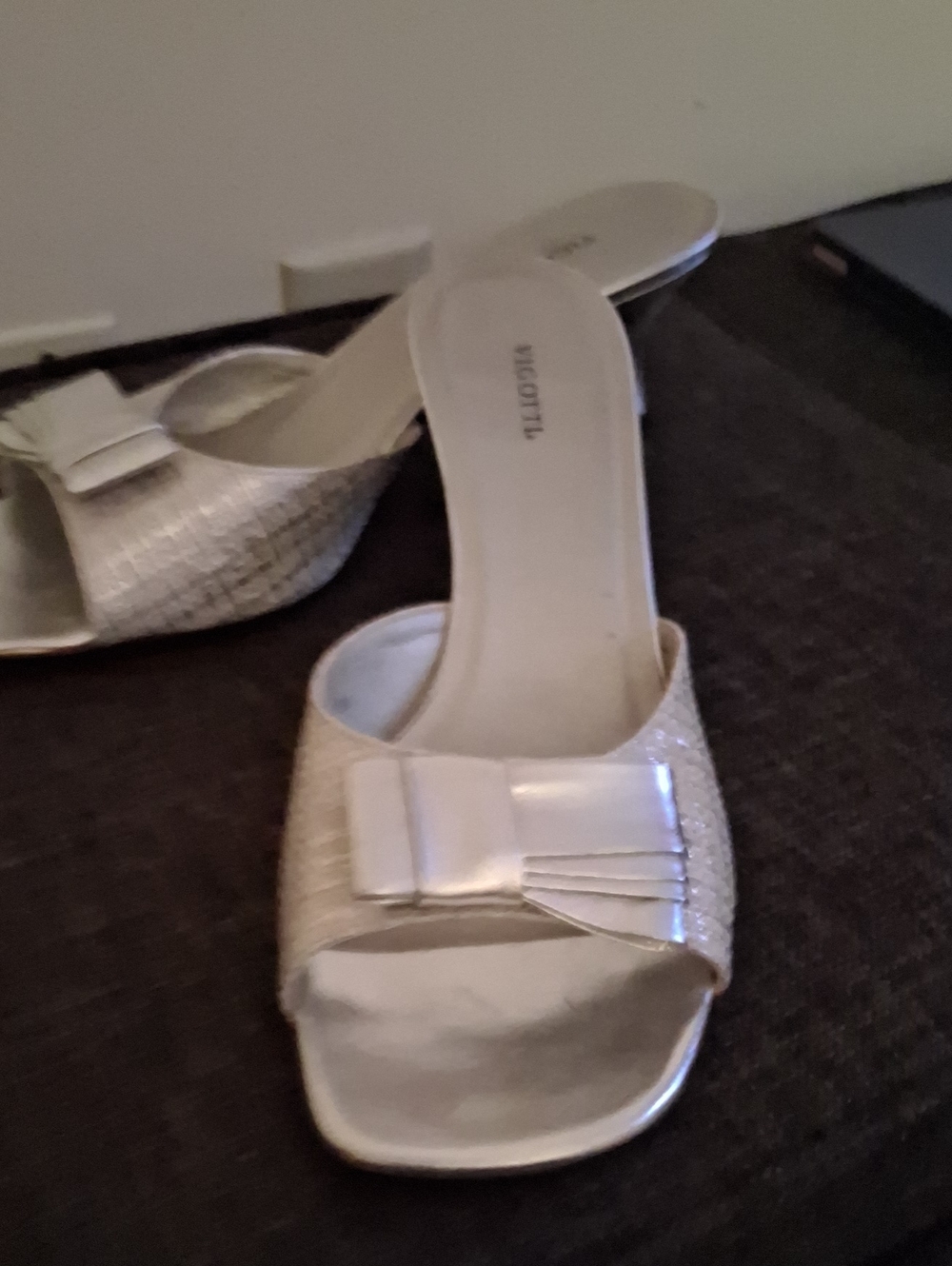 Vigotti Silver Bow Mule Womens 13 M TWO inch Heel.